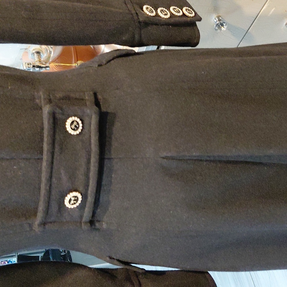 Elegant Black Long Coat with Button Details - Picture 5 of 13